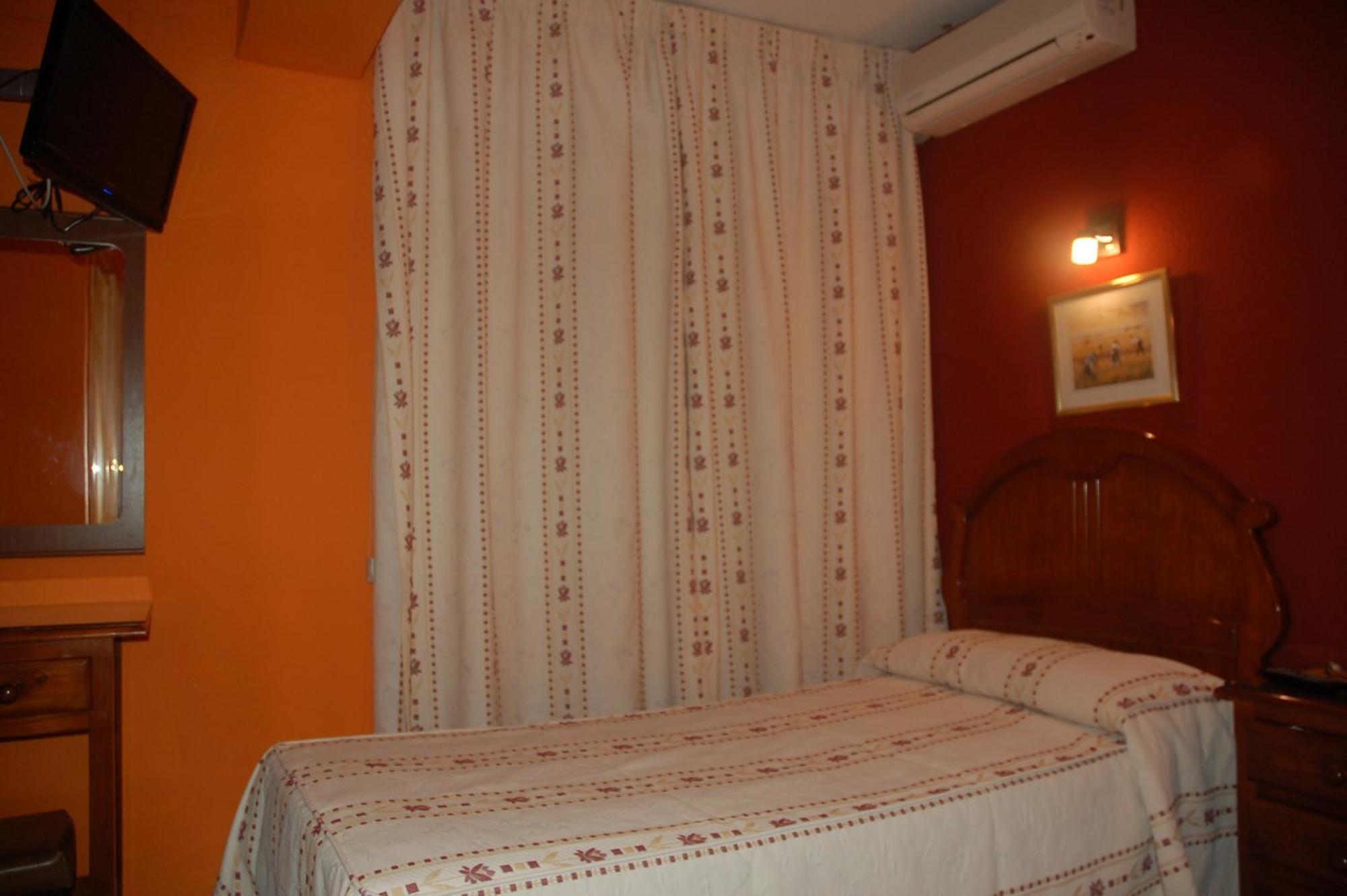 Hostal Residencia Castilla Cuenca  Bagian luar foto